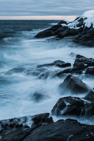 Хвилі Розбиваються Берегову Лінію Норвегія — стокове фото