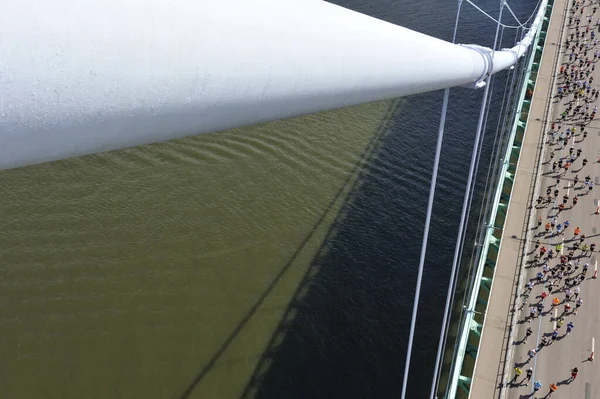 Vista Desde Puente Las Personas Que Corren Por Debajo Gotemburgo — Foto de Stock