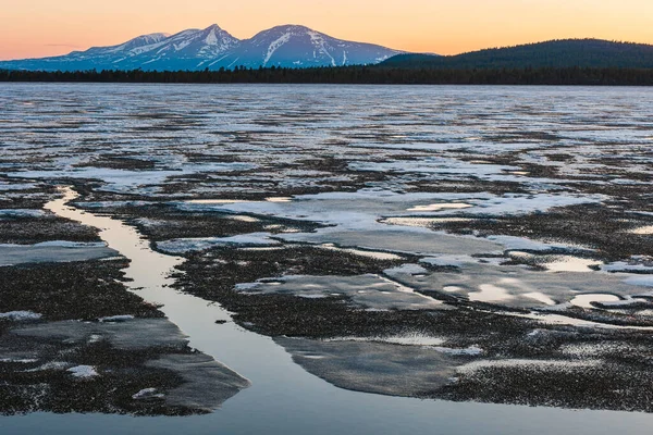 Frozen Lake Front Mountain Scenery — Stock fotografie