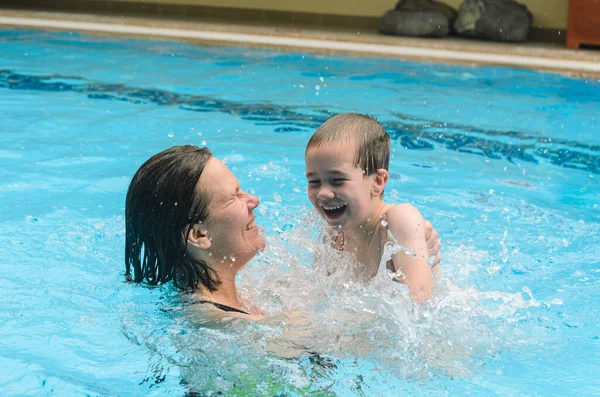 Mother Boy Child Having Fun Pool — Stok fotoğraf