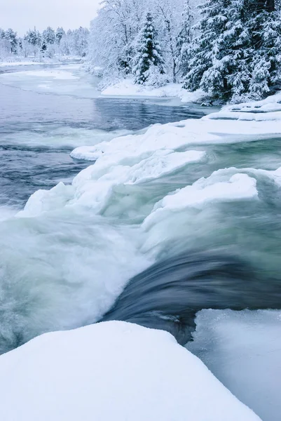 Kleiner Wasserfall Zugefrorenen Fluss — Stockfoto