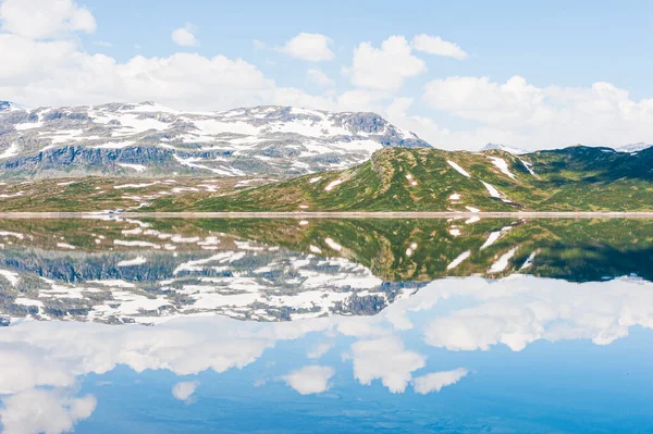 Отражение Горы Still Lake — стоковое фото