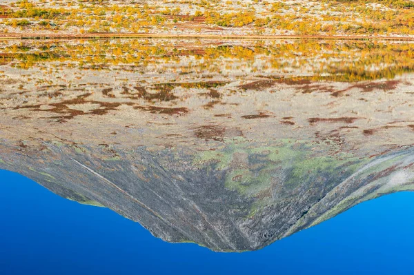 Dağlar Durgun Göle Rondane Ulusal Parkı Norveç Yansıdı — Stok fotoğraf