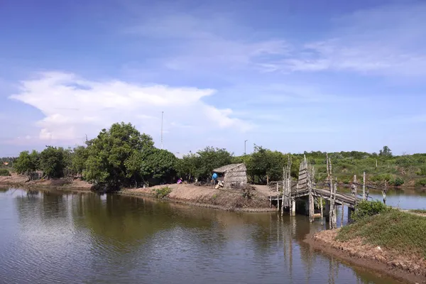 Die Brücke Die Zum Haus Auf Der Schwimmenden Düne Führt — Stockfoto