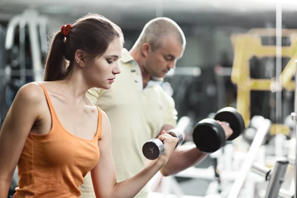 Trening z trenerem osobistym — Zdjęcie stockowe