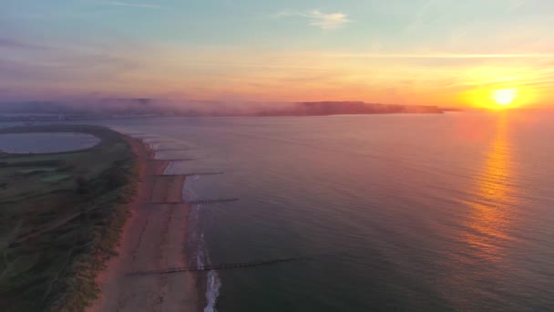 Рассвет Над Exmouth Dawlish Warren Beach Дрона Devon Англия Европа — стоковое видео