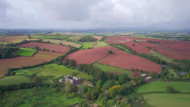 Fält Över Compton Castle Från Drönare Compton Devon England Europa — Stockvideo