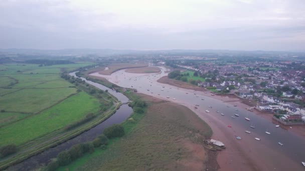ドローン デヴォン イングランド ヨーロッパからトプシャムとエクセターの川の出口のパノラマ — ストック動画