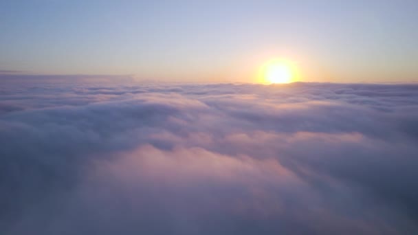 無人機から霧の上で日の出 デヴォン イギリス ヨーロッパ — ストック動画
