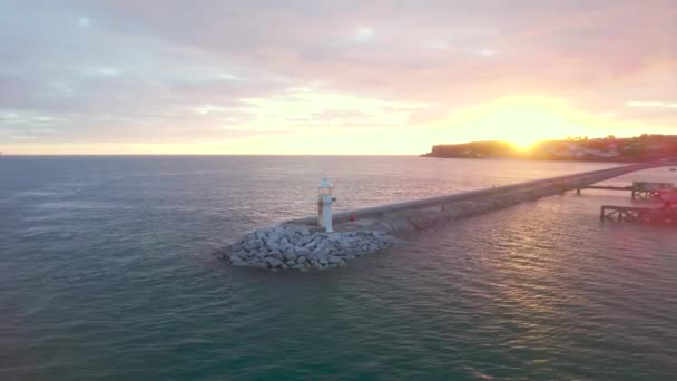 Ανασταση Πάνω Από Brixham Lighthouse Από Ένα Drone Brixham Devon — Αρχείο Βίντεο