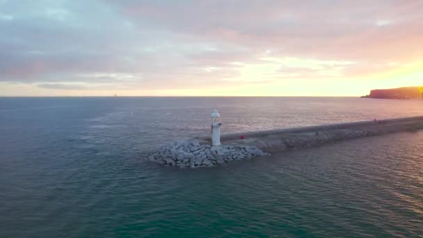 Ανασταση Πάνω Από Brixham Lighthouse Από Ένα Drone Brixham Devon — Αρχείο Βίντεο