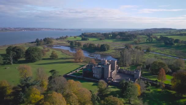 Panorama Över Powderham Slott Och Park Från Drönare Höstfärger Exeter — Stockvideo