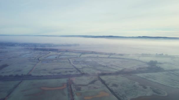 Misty Sunrise Über Feuchtgebieten Und Wiesen Rspb Exminster Und Powderham — Stockvideo