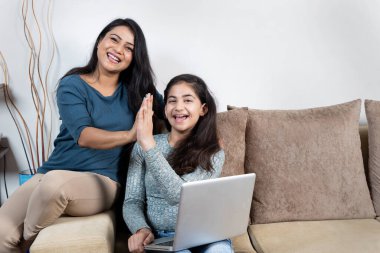 Mutlu anne-kız kutlaması beşlikle kazandı.