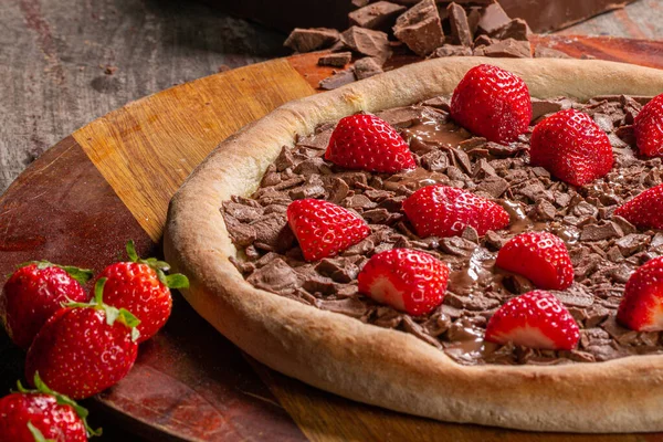 Pizza Doce Brasileira Com Chocolate Morango — Fotografia de Stock