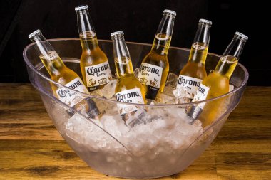 Rio de Janeiro, RJ, Brezilya. 07.01.2022 şişe Corona birası.