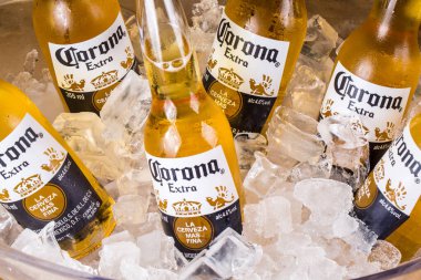 Rio de Janeiro, RJ, Brezilya. 07.01.2022 şişe Corona birası.