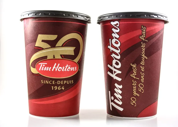 Tim hortons heykelde varlığı elli yıl kutlamaları su bardağı.