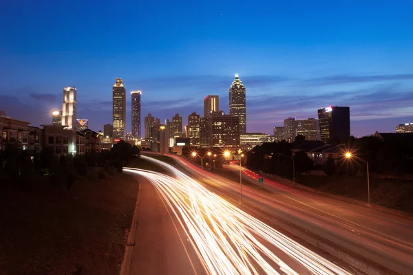 O horizonte de Atlanta ao entardecer — Fotografia de Stock
