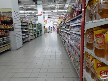 Alışveriş merkezi salgın sırasında sessizdir.