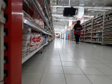 Alışveriş merkezi salgın sırasında sessizdir.