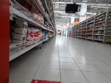 Alışveriş merkezi salgın sırasında sessizdir.