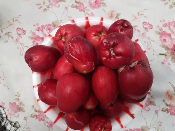 Mamiew Pomerac Malay Apple Syzygium Malaccense Ізольовано Джамбу Джамаїка Тарілці — стокове фото