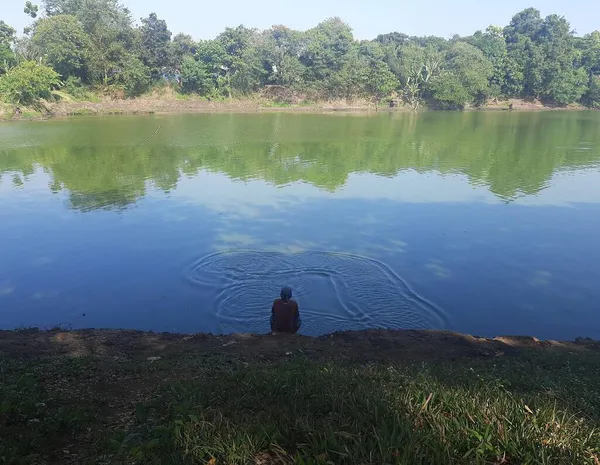 Ατμόσφαιρα Στην Μπλε Λίμνη Στην Ινδονησία Ατμόσφαιρα Στη Λίμνη Πρωί — Φωτογραφία Αρχείου