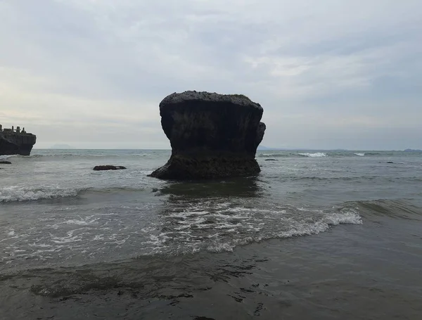 Rocks in the sea. Rocks in the beach. The waves hitting the rocks