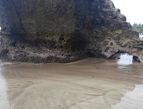 Batu Karang Laut Batu Karang Pantai Gelombang Memukul Batu — Stok Foto