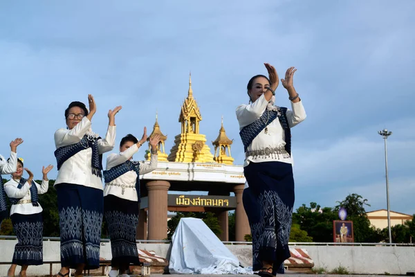 Sakon Nakhon Thailand Oct 2020 Oidentifierad Kvinna Traditionell Dansparad Castle — Stockfoto