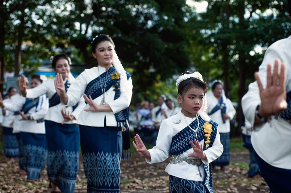 Sakon Nakhon Tailandia Octubre 2020 Desfile Danza Tradicional Mujeres Identificadas —  Fotos de Stock