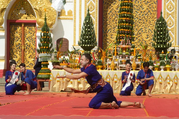 Nakhon Phanom Tailandia Octubre 2020 Desfile Baile Identificado Que Muestra —  Fotos de Stock