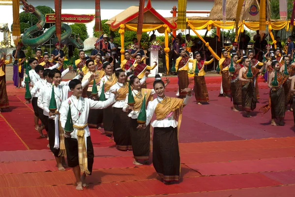 Nakhon Phanom Thailand October 2020 Непізнані Люди Традиційні Танцювальні Паради — стокове фото