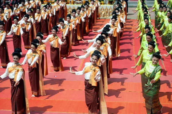 Nakhon Phanom Thailandia Ottobre 2020 Sfilata Danza Tradizionale Donne Non — Foto Stock