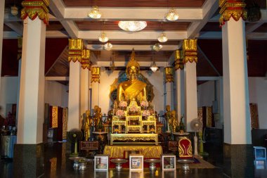 Luang Phua Phra Ong Saen, Wat Phra Viharn 'ında Choeng Chum Worawihan tarafından kutsanmış köylüler için bir ibadethane. Antik çağlardan beri şehrin önemli kutsal bir yeri olmuştur..