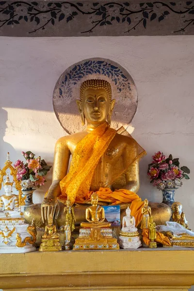 Oude Gouden Zitten Boeddha Beeld Wat Phra Choeng Chum Worawihan — Stockfoto