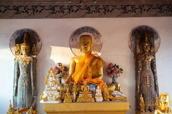 Antica Immagine Buddha Seduto Dorato Wat Phra Che Choeng Chum — Foto Stock