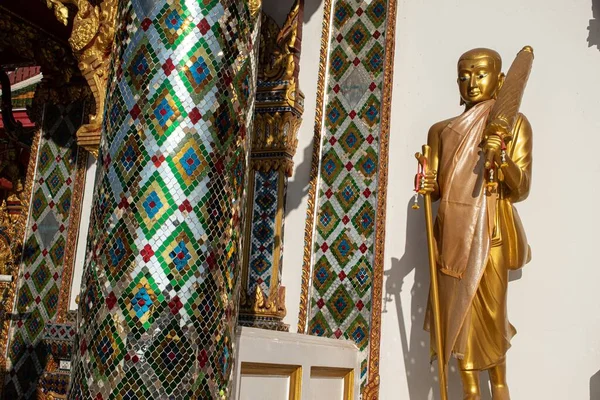 Gold Phra Sivali Nebo Phra Sivalee Buddhistický Mnich Socha Stojící — Stock fotografie