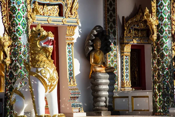 Тайская Церковь Практиковать Дхарму Монахов Ват Пхра Ченг Чум Worawihan — стоковое фото