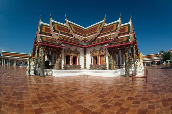 Тайская Церковь Практиковать Дхарму Монахов Ват Пхра Ченг Чум Worawihan — стоковое фото