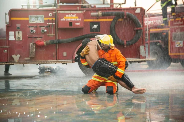 Phichit Thailand August 2020 Unidentified Firefighters Were Trained Help Man —  Fotos de Stock