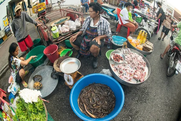 Phichit Thailand August 2020 Unidentified Thai Vendors Sell Fresh Fish — Stock Photo, Image