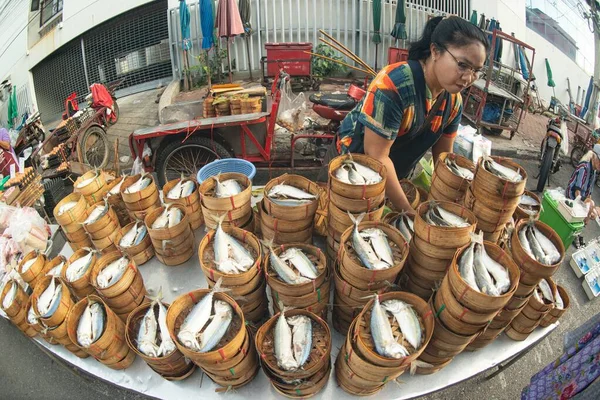 Phichit Thailand August 2020 Unidentified Vendor Sale Fresh Mackerel Foam — Stock Photo, Image