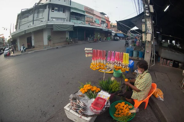 Phichit Thailand August 2020 Unidentified Street Vendors Sell Flower Garlands — стоковое фото