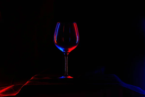 Силуэт Red Wine Glass Black Background — стоковое фото