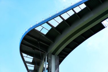 Şehrin modern köprüsü