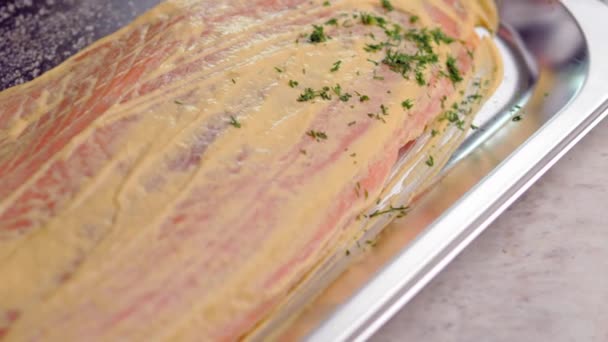 Sprinkle Red Fish Mustard Sauce Fresh Chopped Herbs Dill Chickens — Vídeo de Stock