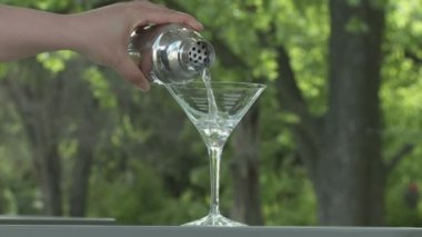 Martini Pour