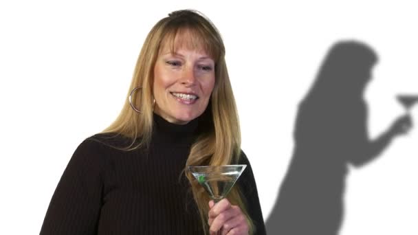 Dziewczyna wewnętrzny martini — Wideo stockowe